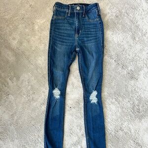 Hollister Ultra High-Rise Jean Legging size 0R